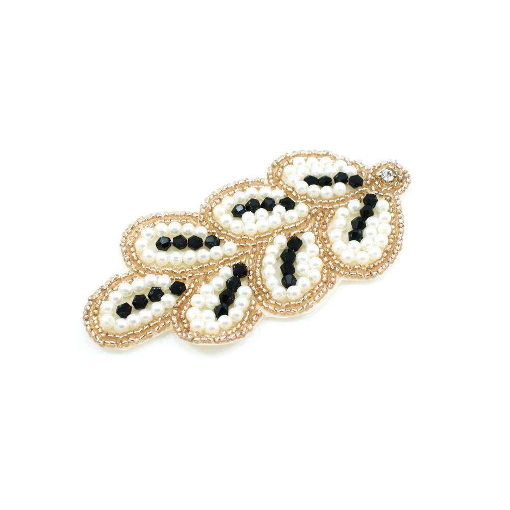 Аппликация декор №101 Дубовый лист белый жемчуг, бежевый бисер. Аппликация Декор