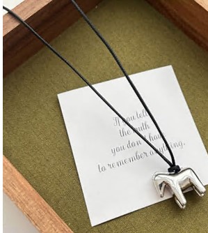 Украшение на шнуре Лошадь, 96см, серебро, черный, шт. Украшения