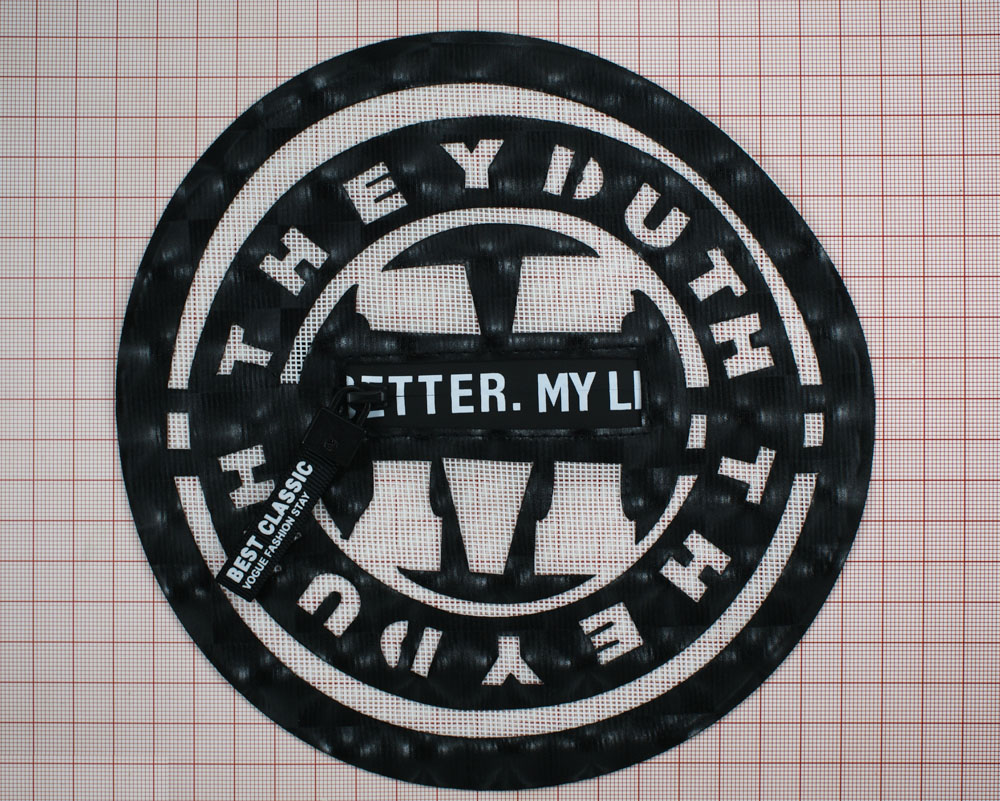 Аппликация пришивная кожзам THE YDUTH карман круглый, змейка 18.5*18.5см черный фон, белый текст, шт. Нашивка Кожзам