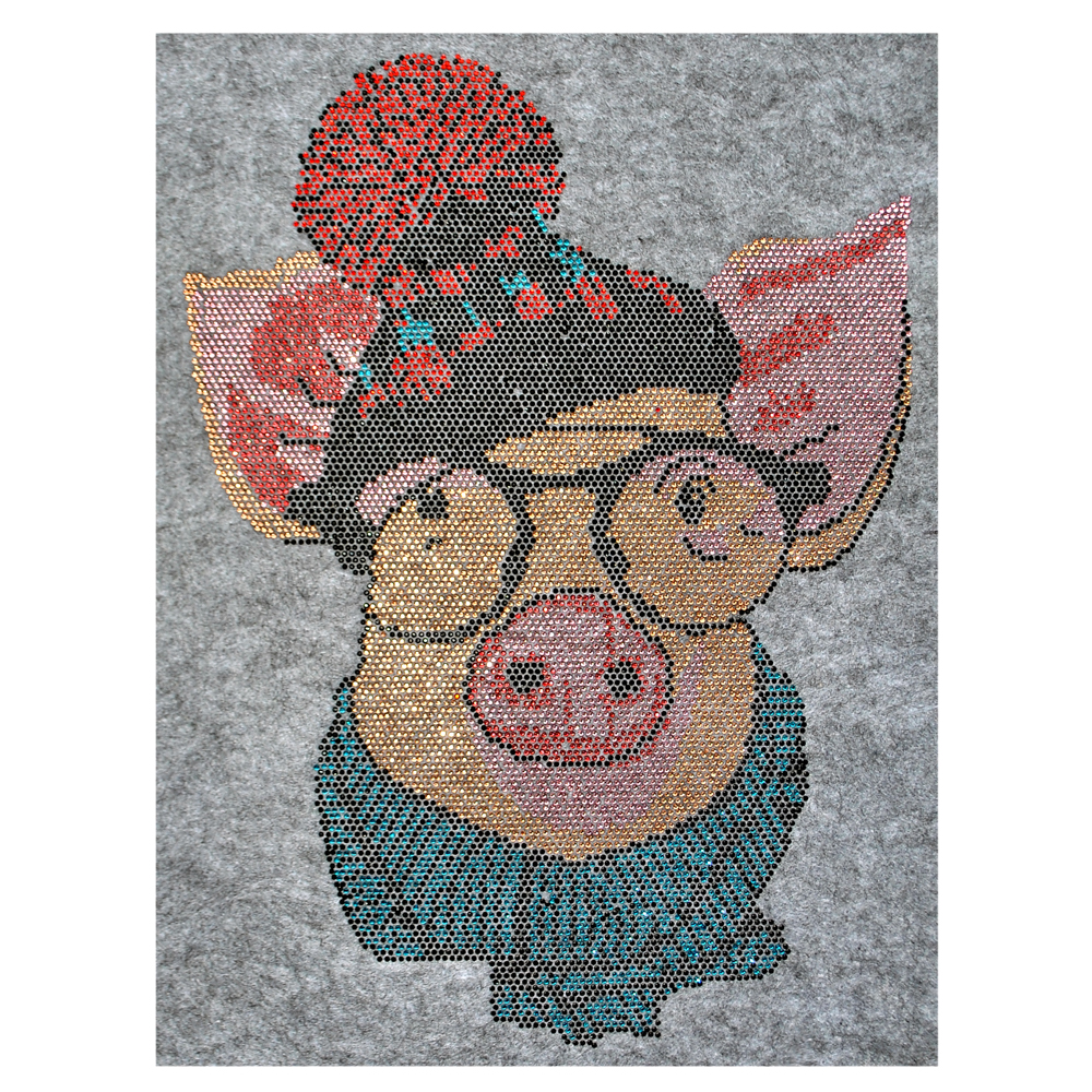 Термоаппликация из страз Поросенок в шапке 33*26см бежевый, розовый, синий, красный, черный, шт. Аппликации клеевые Рисунки из страз