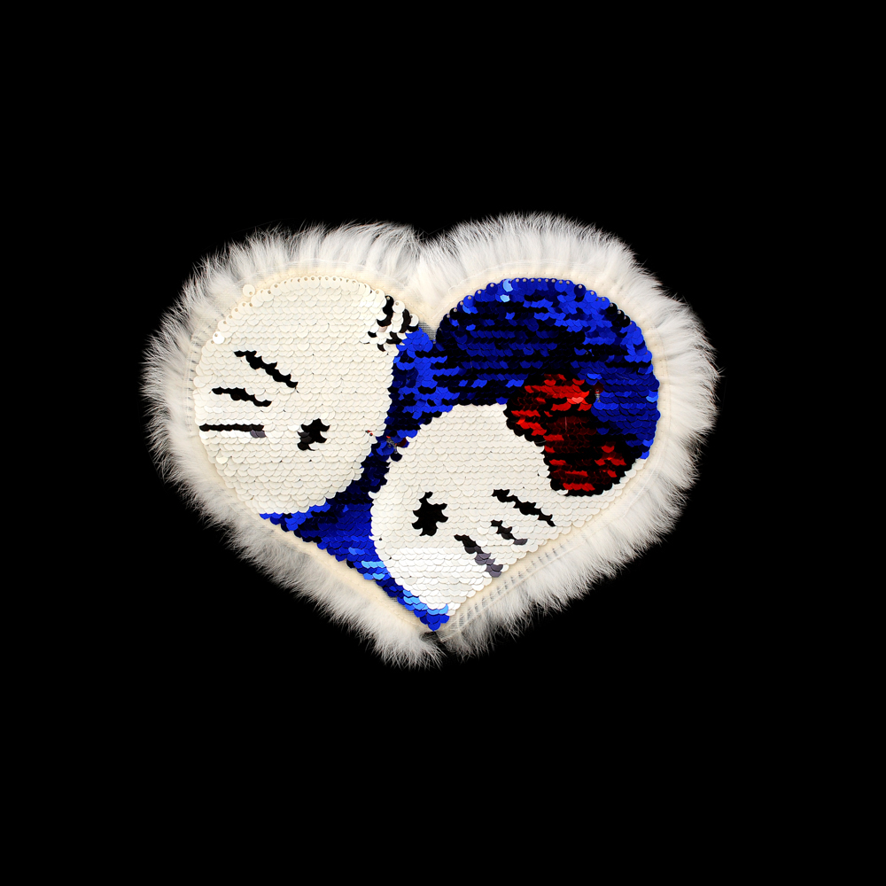 Аппликация пришивная пайетки двусторонняя Сердце коты с мехом 24*19см красный, синий, белый, белый мех, шт. Аппликации Пришивные Мех Флок