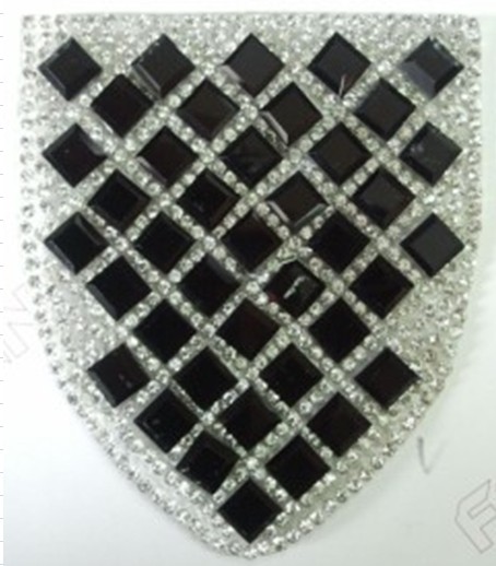 Аппликация клеевая стразы Плитка герб 6*7см черные квадратные камни 6мм, белые мелкая россыпь, шт. Аппликации клеевые Стразы