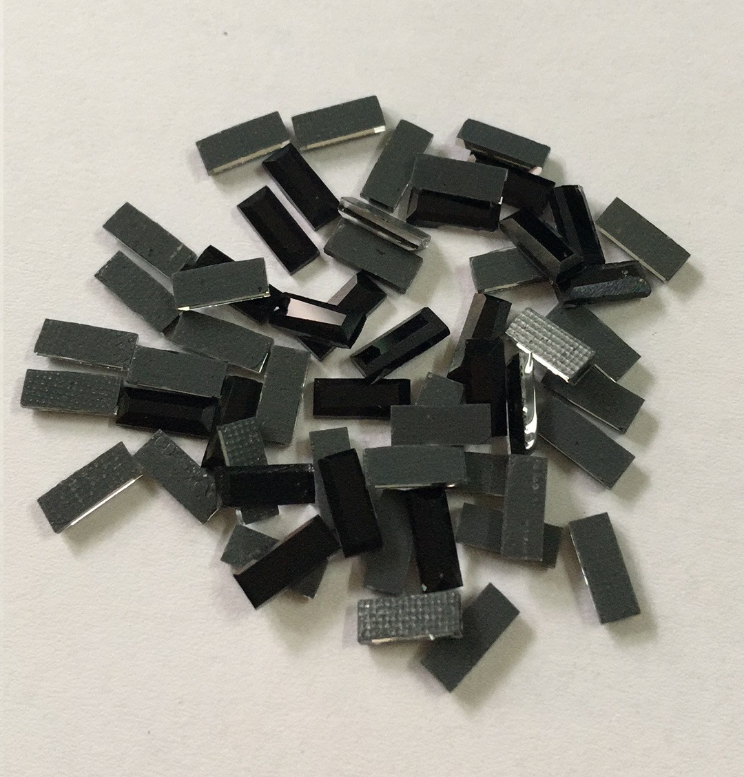 SW Камни клеев. прямоугольник 3*7мм, черный (jet black), 1 уп /20 тыс.шт/. Стразы стекло до 1000-50 гросс