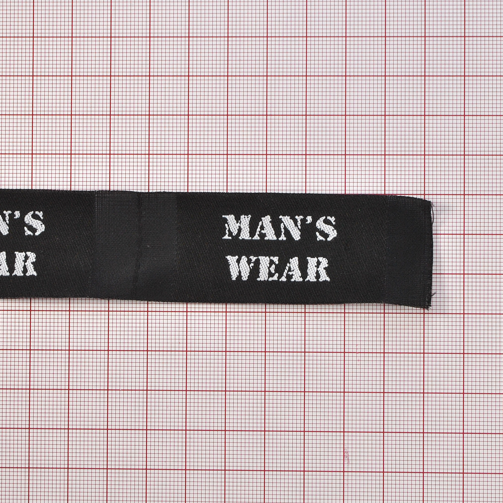 Этикетка тканевая вышитая MANS WEAR, 7,5*2,9см. черная . Вышивка / этикетка тканевая