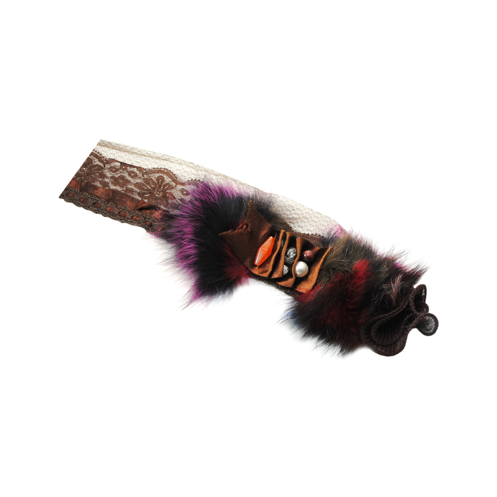 Воротник коричневый, мех меланж, атласная лента в сборку с украшениями, лилия гофрированная, шт. Отделка Тесьма резаная