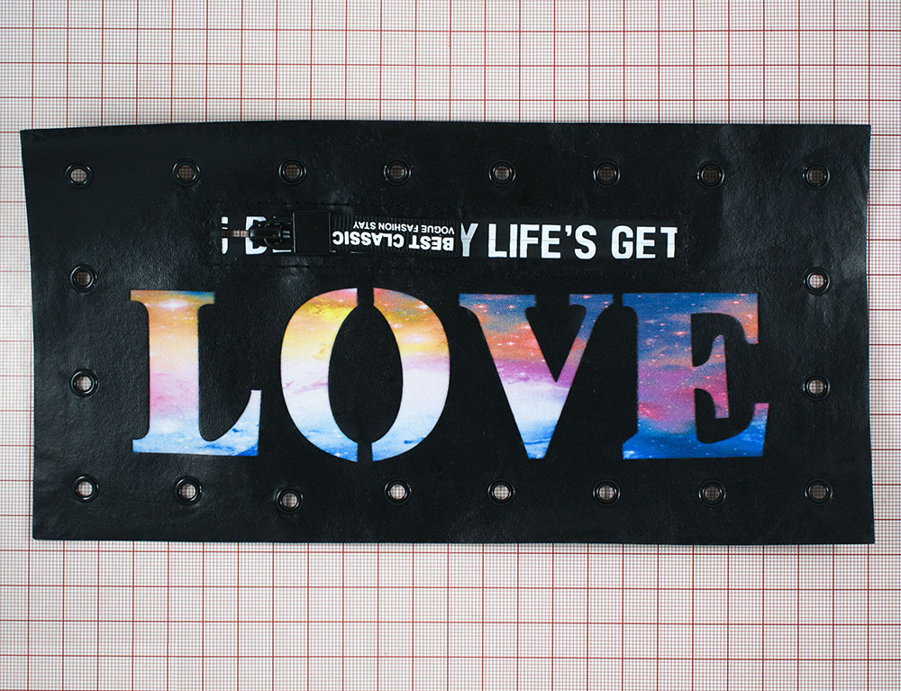 Аппликация пришивная кожзам LOVE 24*11,6 см, карман, змейка, черный кожзам, цветные буквы, шт. Нашивка Кожзам