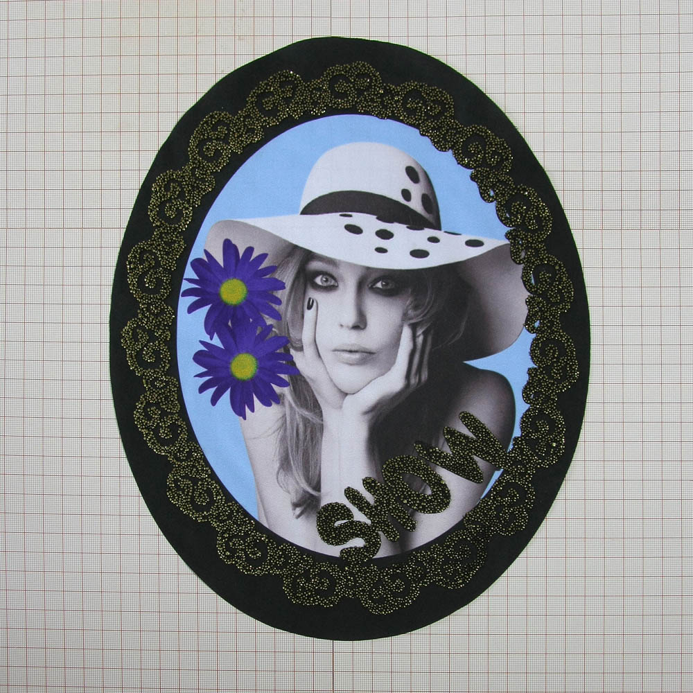 Аппликация пришивная Портрет Show Белая шляпа 24*31см черная, золото, голубой фон, шт. Аппликации Пришивные Постер