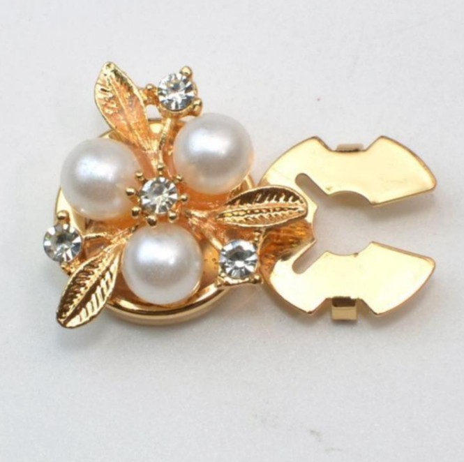 Клипса для пуговицы с жумчугом, золото, бусины, стразы. шт. Украшение для пуговицы