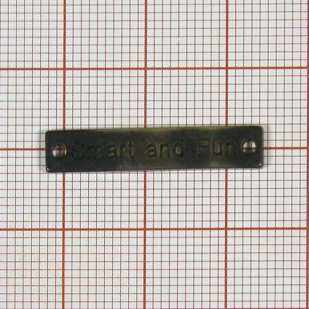 Лейба пластик Smart and Fun 25*6мм черно-коричневая. Лейба Пластик