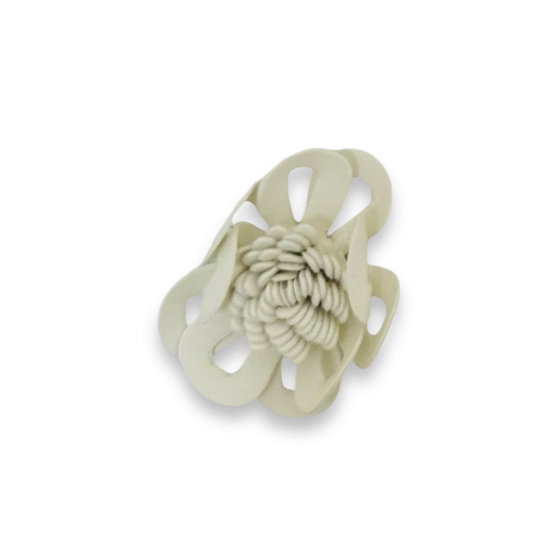 Шеврон кожзам пришивной Цветок с перфорацией, 6,5*6,5см, белый, шт. Нашивка Кожзам