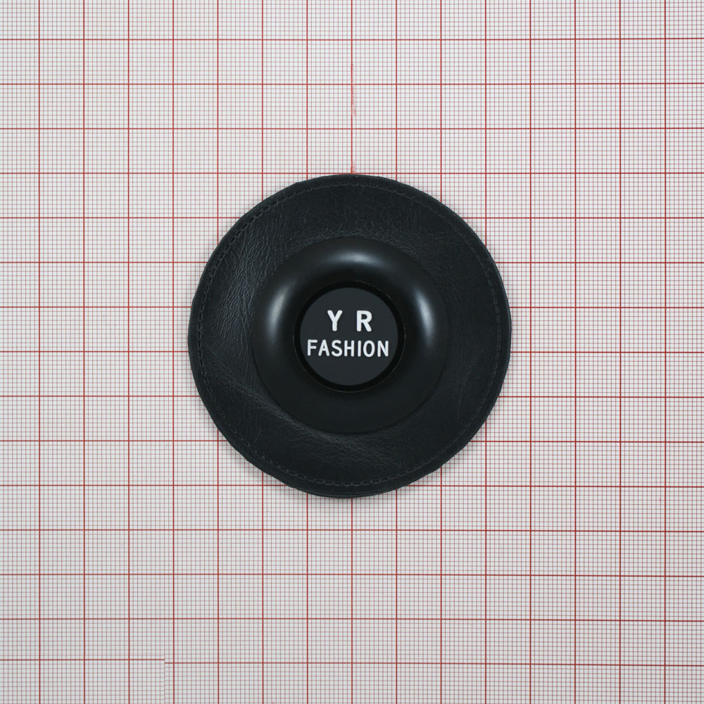 Лейба п/у и металл Y R Fashion 7*7см черный, белый. Лейба Кожзам