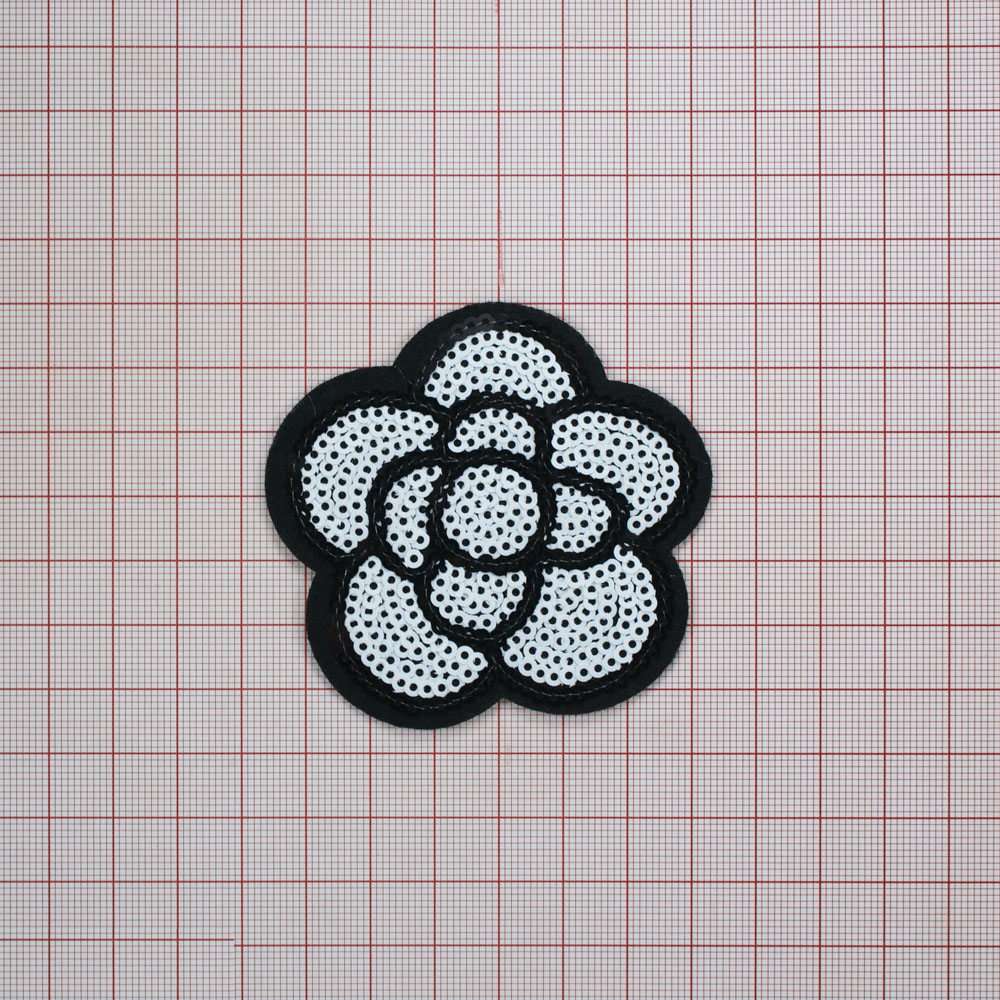 Аппликация клеевая пайетки Цветочек 6,5*6,5см черные, белые пайетки, шт. Аппликации клеевые Пайетки
