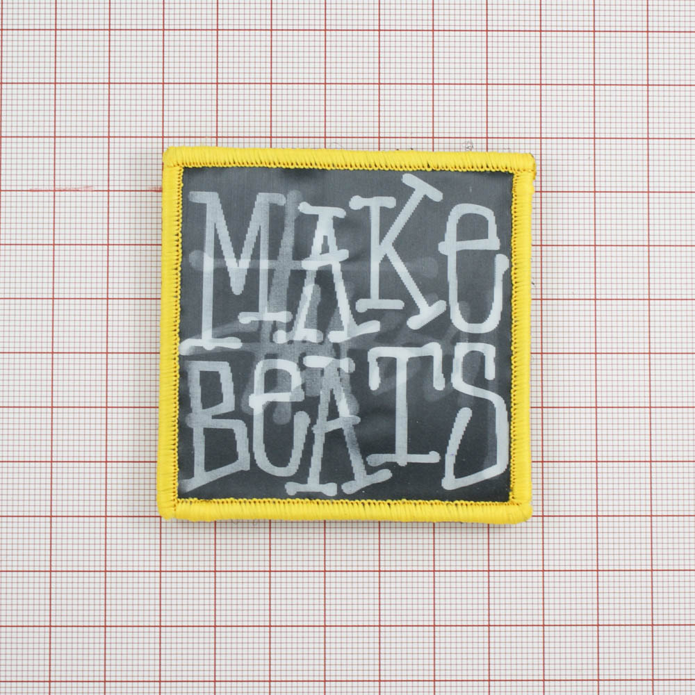 Нашивка тканевая с голограммой 3D на липучке Make Beaty 7*7см прямоугольной формы, черно-бело-желтая, шт. Нашивка Липучка