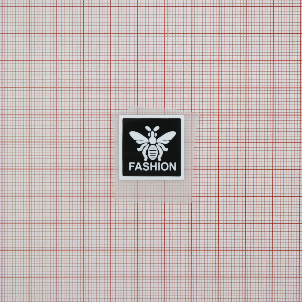 Термоаппликация резиновая Пчела Fashion 24*24мм черная квадратная, белый лого, шт. Термоаппликации Резиновые Клеенка