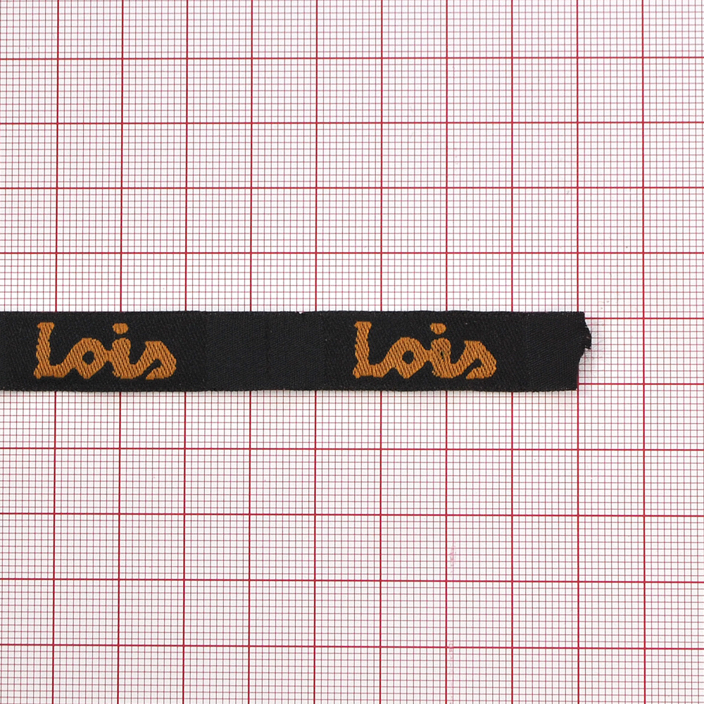 Этикетка тканевая вышитая Lоis /1см/ . Вышивка / этикетка тканевая