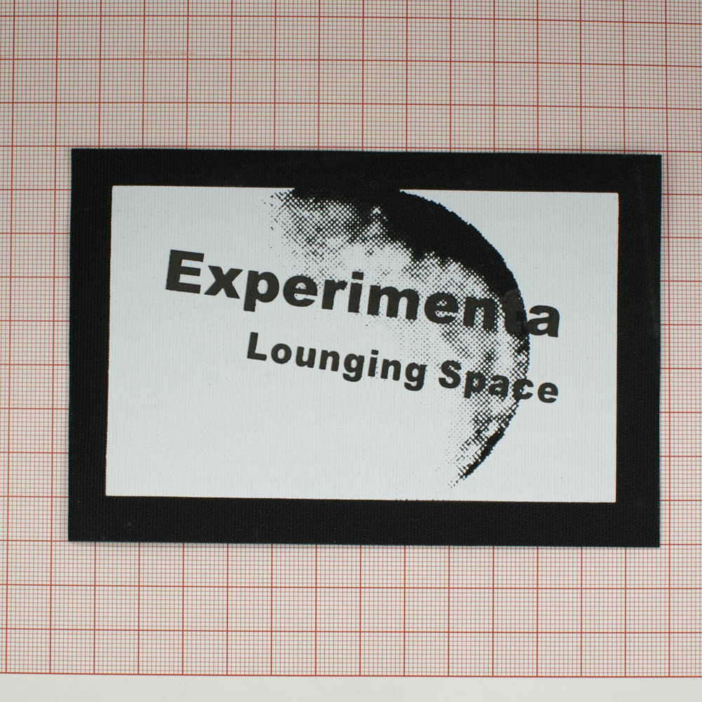 Нашивка тканевая Experimenta Lounging Space 9*14.5см, черная рамка и буквы, белый фон, шт. Нашивка Ткань