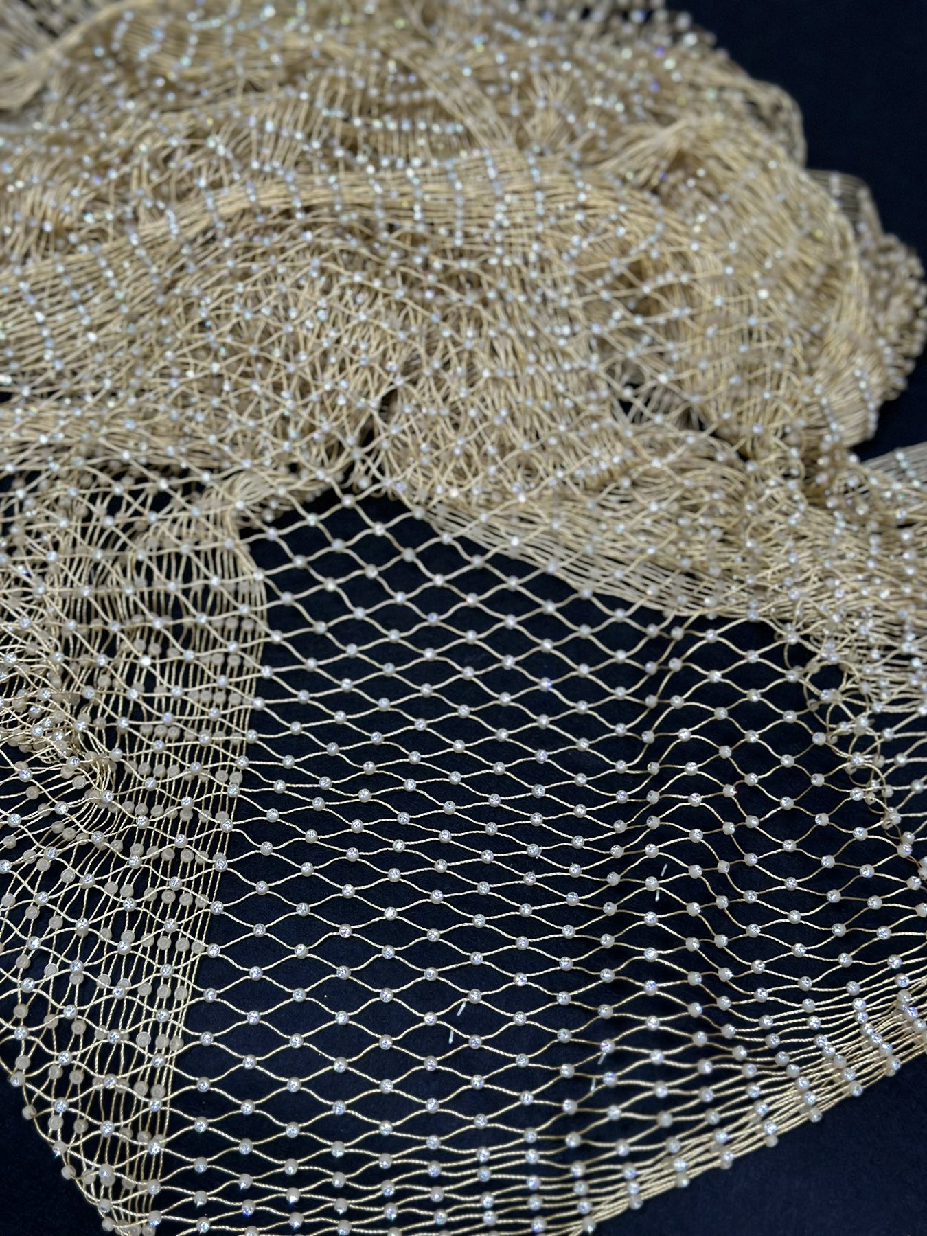 Сеть со стразами 2мм, 20*90см беж.+стразы (белые), шт. Полотна из страз