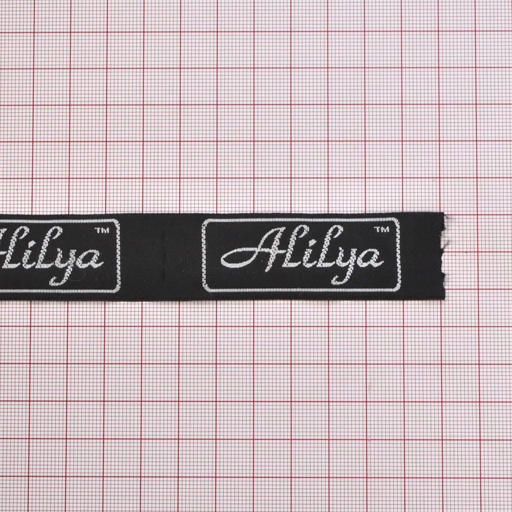 Этикетка тканевая вышитая Alilya /2,3см/ . Вышивка / этикетка тканевая