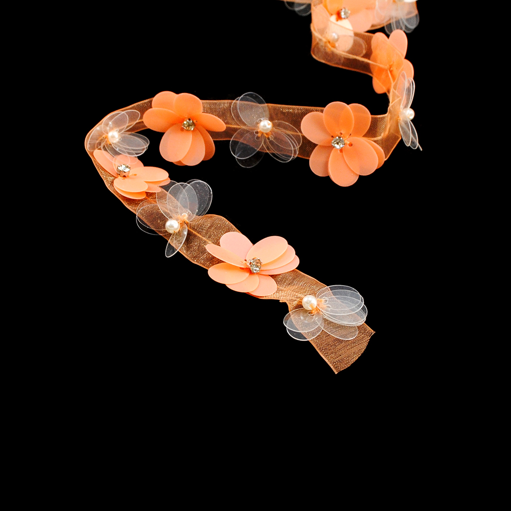 Тесьма Цветы из пайеток и бусин, 1,5см, белый, персиковый, ярд. Тесьма