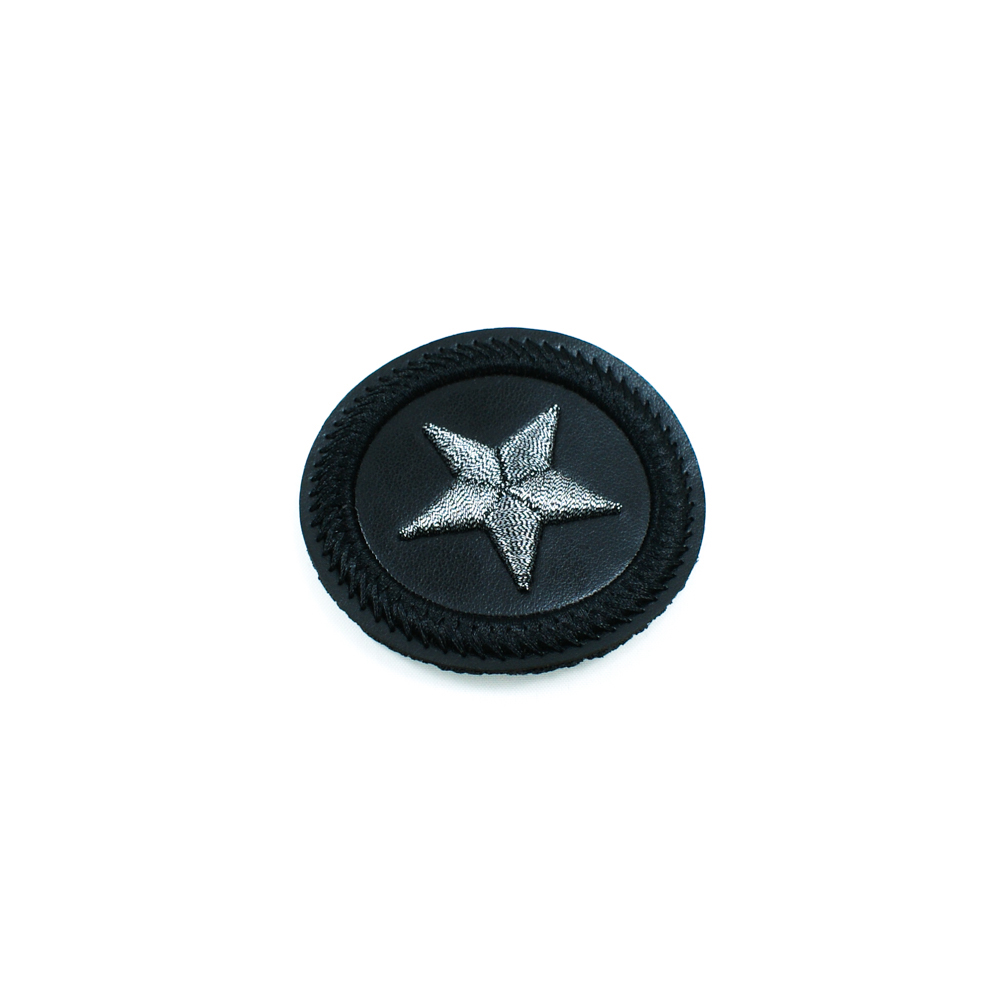 Нашивка кожзам Звезда 6*6см, черный, серебряный, вышитый лого, шт. Нашивка Кожзам