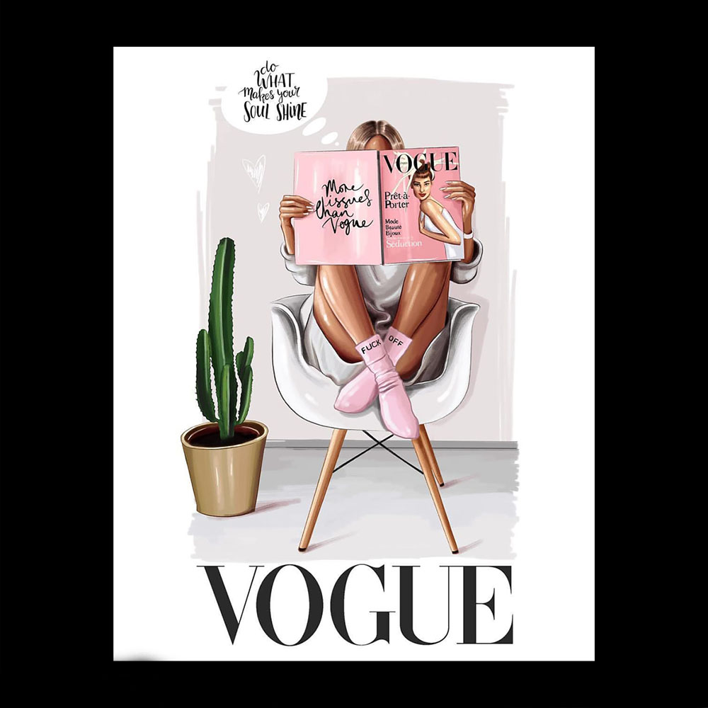 Аппликация пришивная Девушка на кресле VOGUE, 18*23см, розовая /алтас/, шт. Аппликации Пришивные Постер