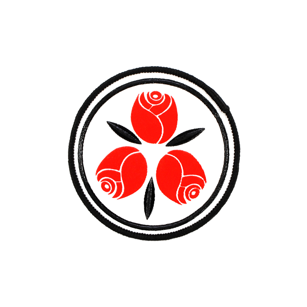 Нашивка тканевая 3 розы, Ø 8.5см, черный, белый, красные розы, шт. Нашивка Резиновый Конгрев