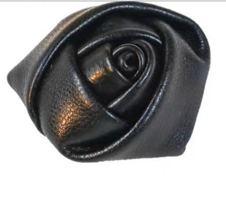 Шеврон кожзам пришивной Цветок, 3*3см, черный, шт. Нашивка Кожзам