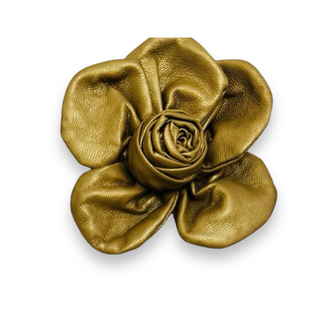 Шеврон кожзам пришивной Цветок, 9*9см, капучино, шт. Нашивка Кожзам