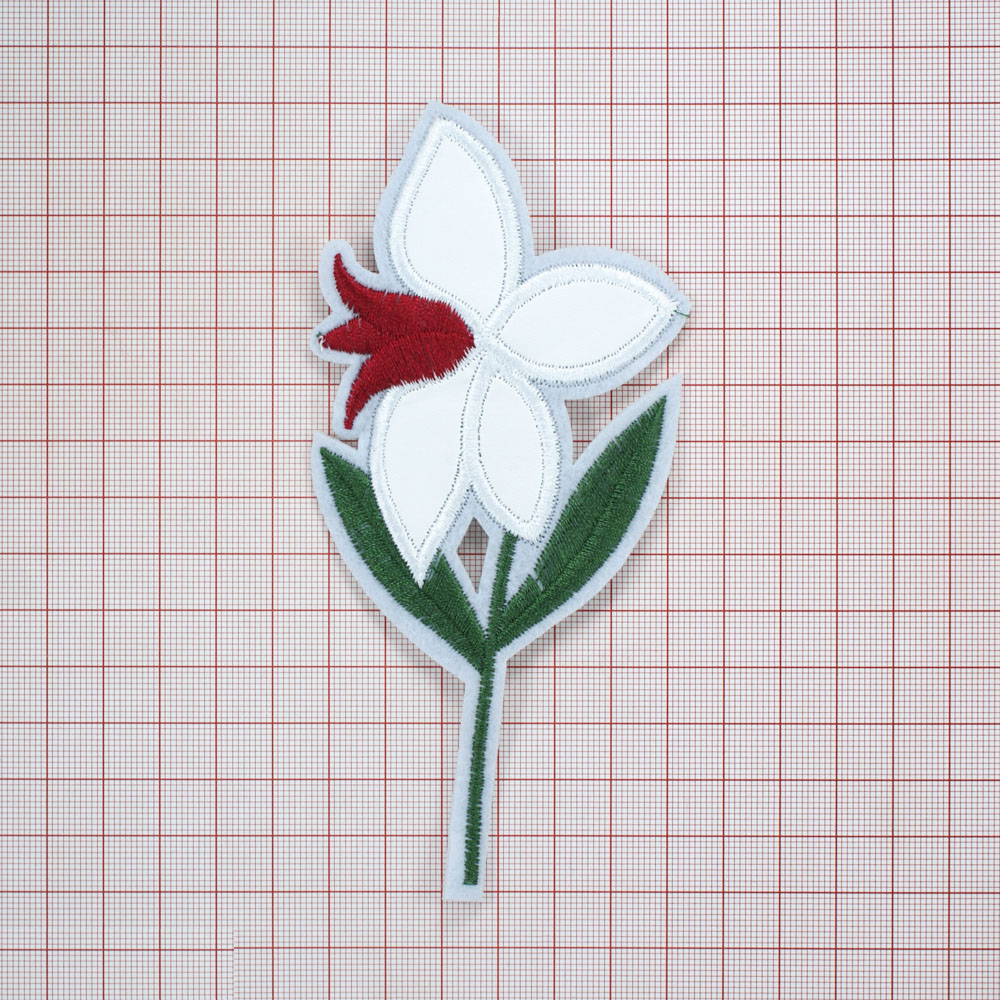 Нашивка тканевая Лилия белая 14*7см бордовый, зеленый, белый кожзам. Нашивка Вышивка, Ткань