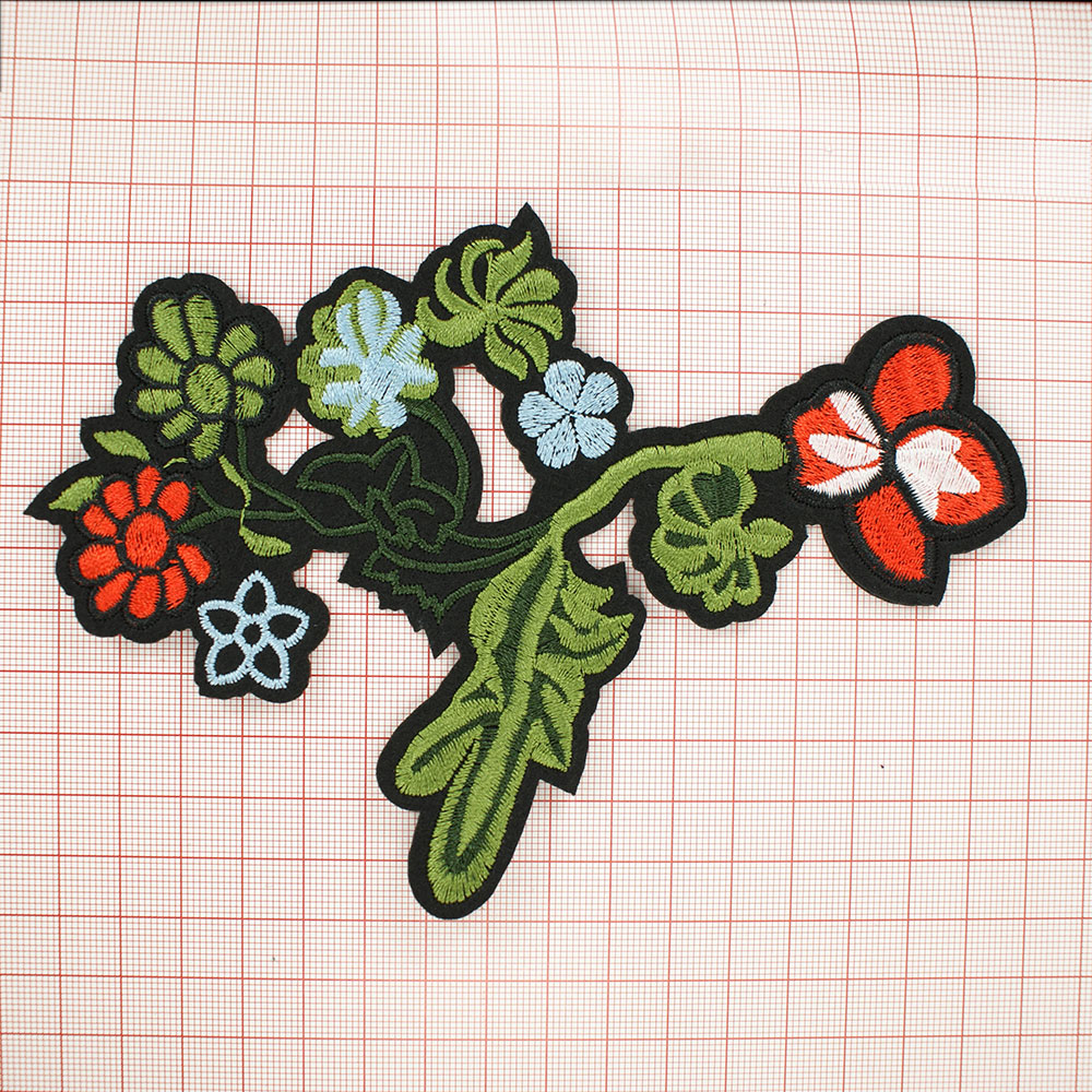 Аппликация клеевая вышитая Полевые цветы 16*12см черный, белый, красный, голубой, зеленый. Аппликации клеевые Вышивка