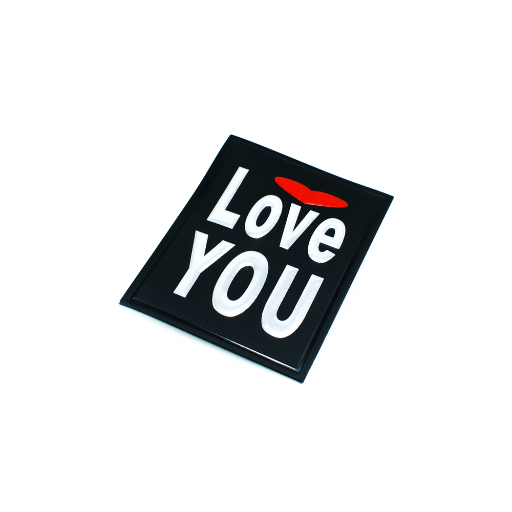 Лейба пластик Love YOU квадр. 5.5*7см черный, серебро, красный. Лейба Пластик