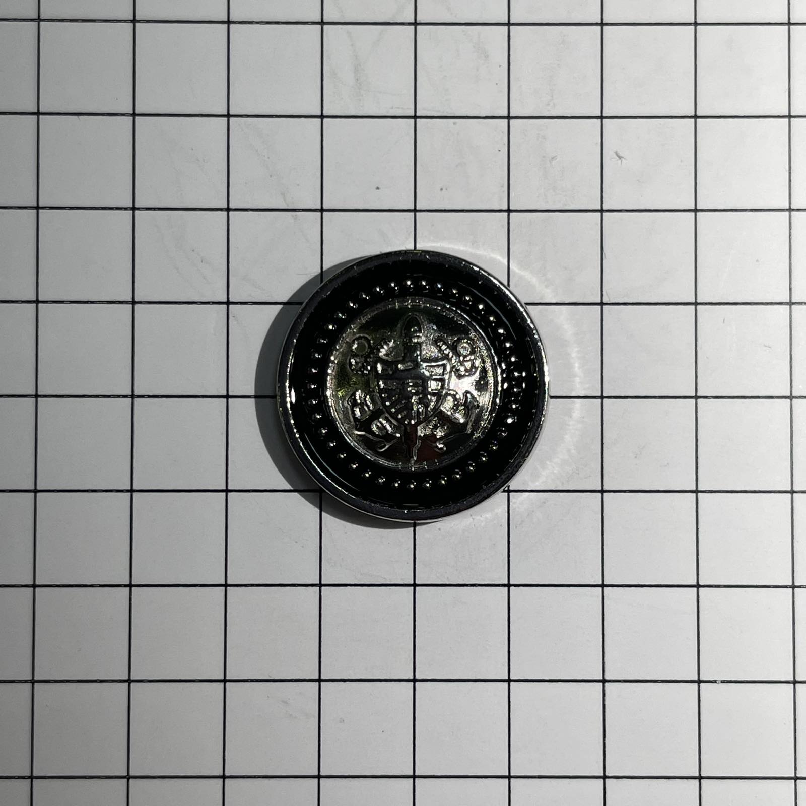 Пуговица металл круглая Герб в круге 15мм, никель., черн.эмаль,  шт.. Пуговица Металл