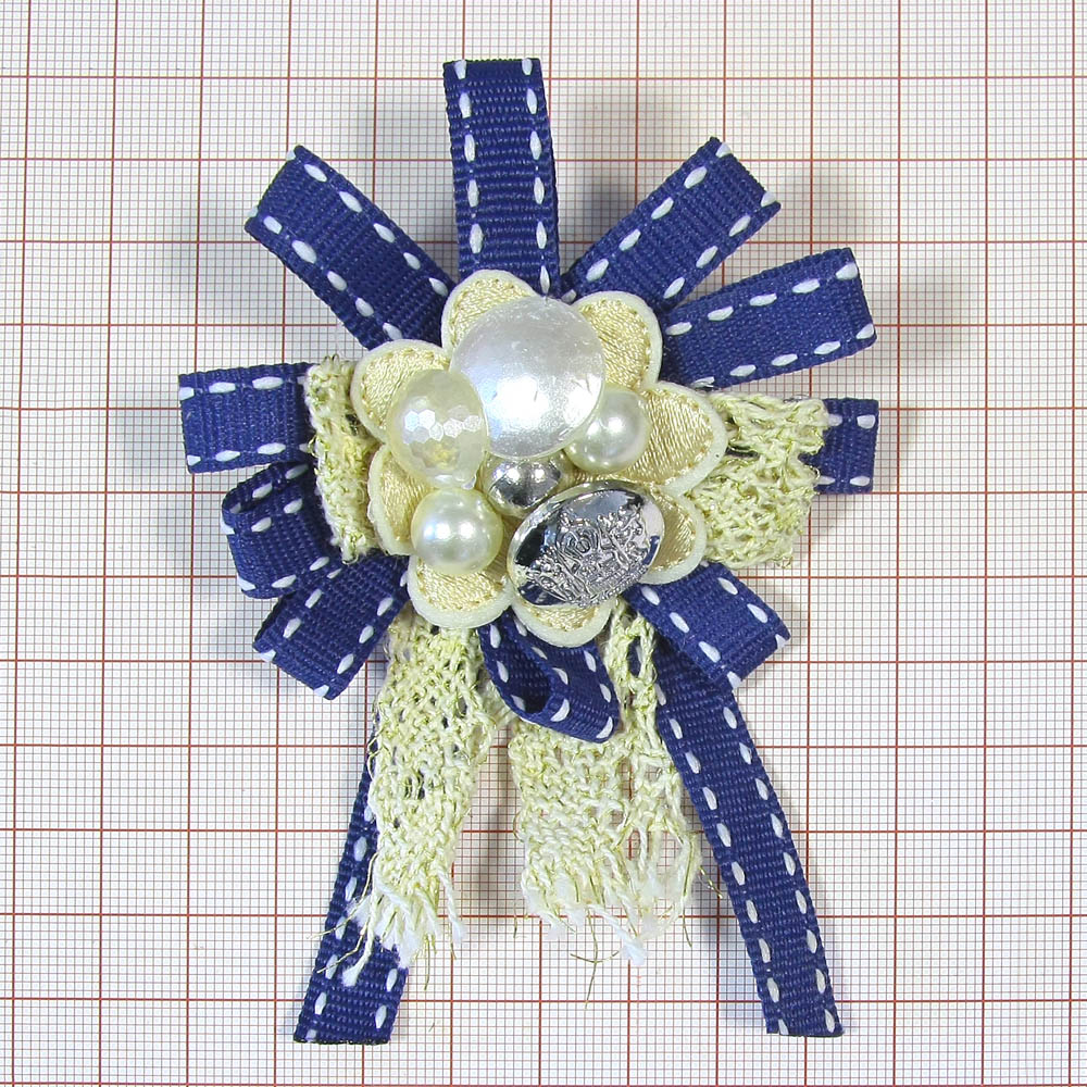 Брошь № 30 темно-синяя лента-стежок, бежевый цветок, бусины, пуговица NIK, шт. Броши
