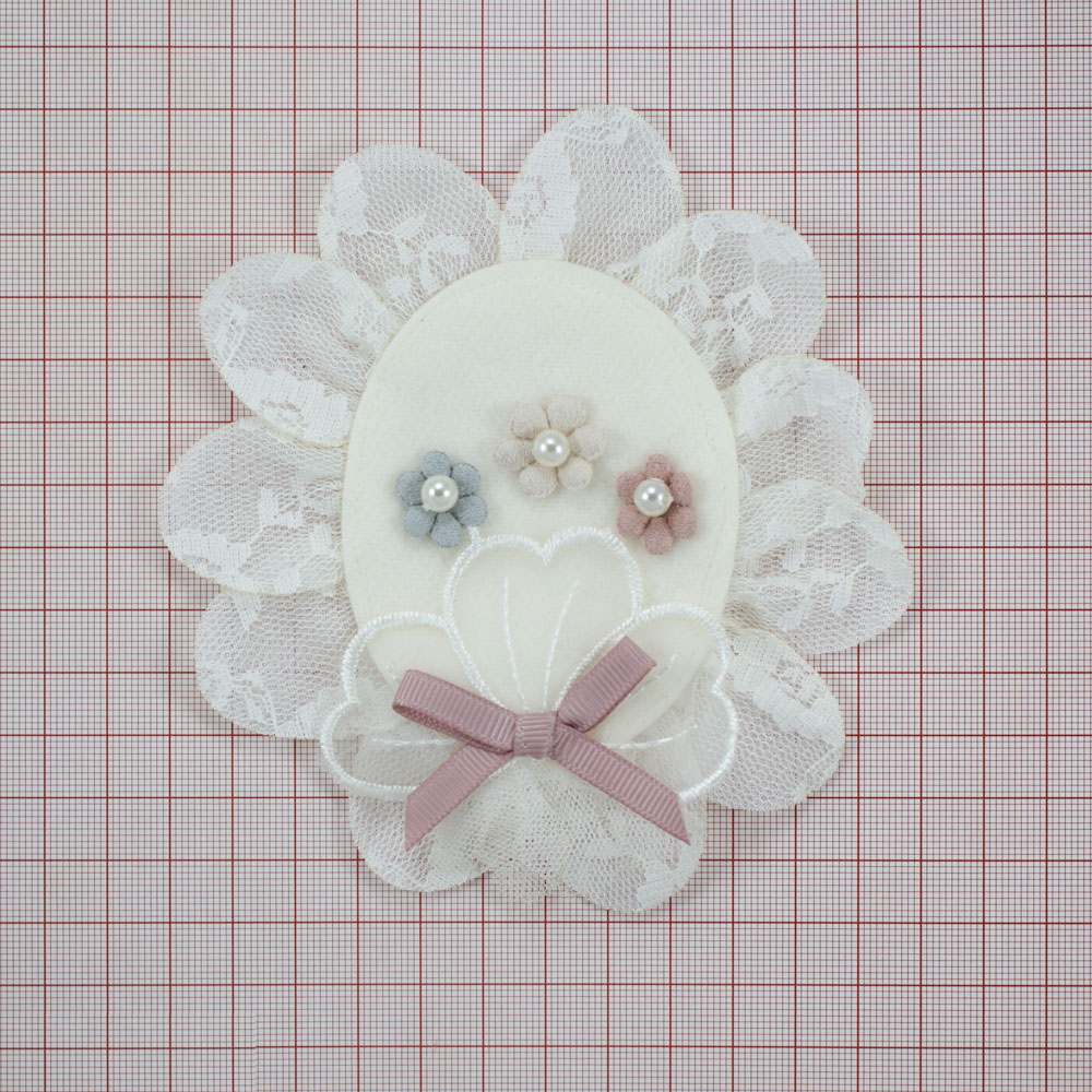 Аппликация кружевная пришивная Кокошник с цветами и бантом 12*14см крем, розовый бант, серый, белый и розовый цветы, шт. Аппликации Пришивные Кружевные Вязаные