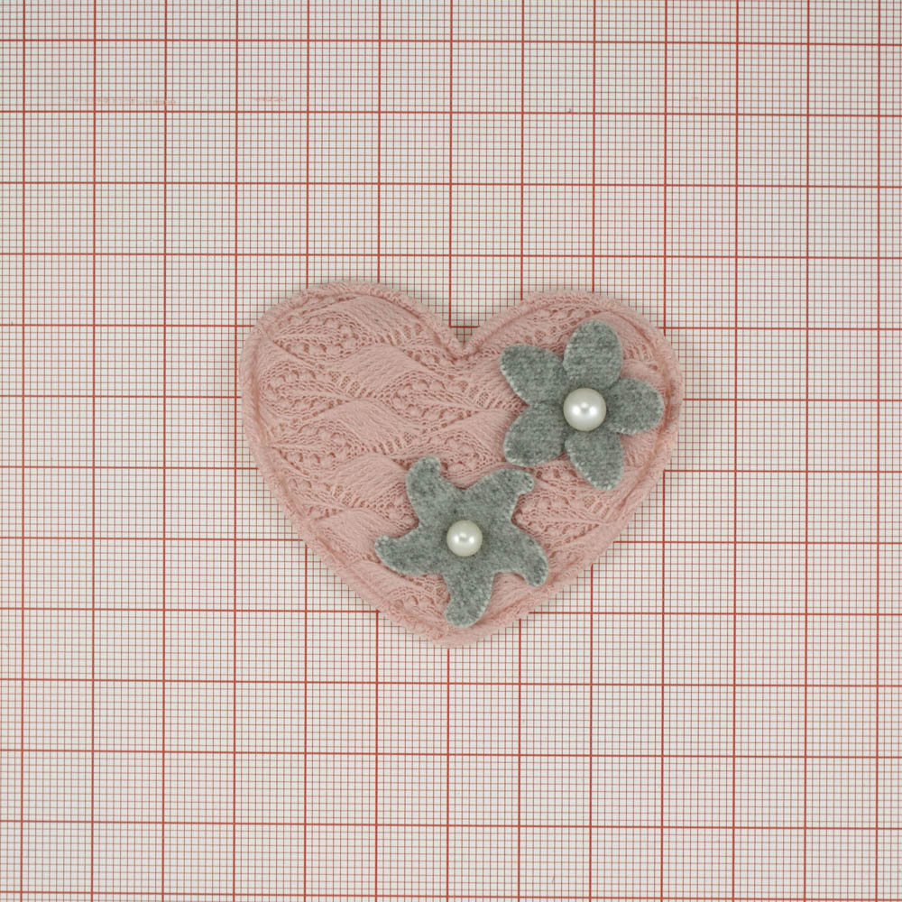 Аппликация вязаная пришивная Сердце и звезды 6*6,5см, розовое сердце, серые звезды, жемчуг. Аппликации Пришивные Кружевные Вязаные