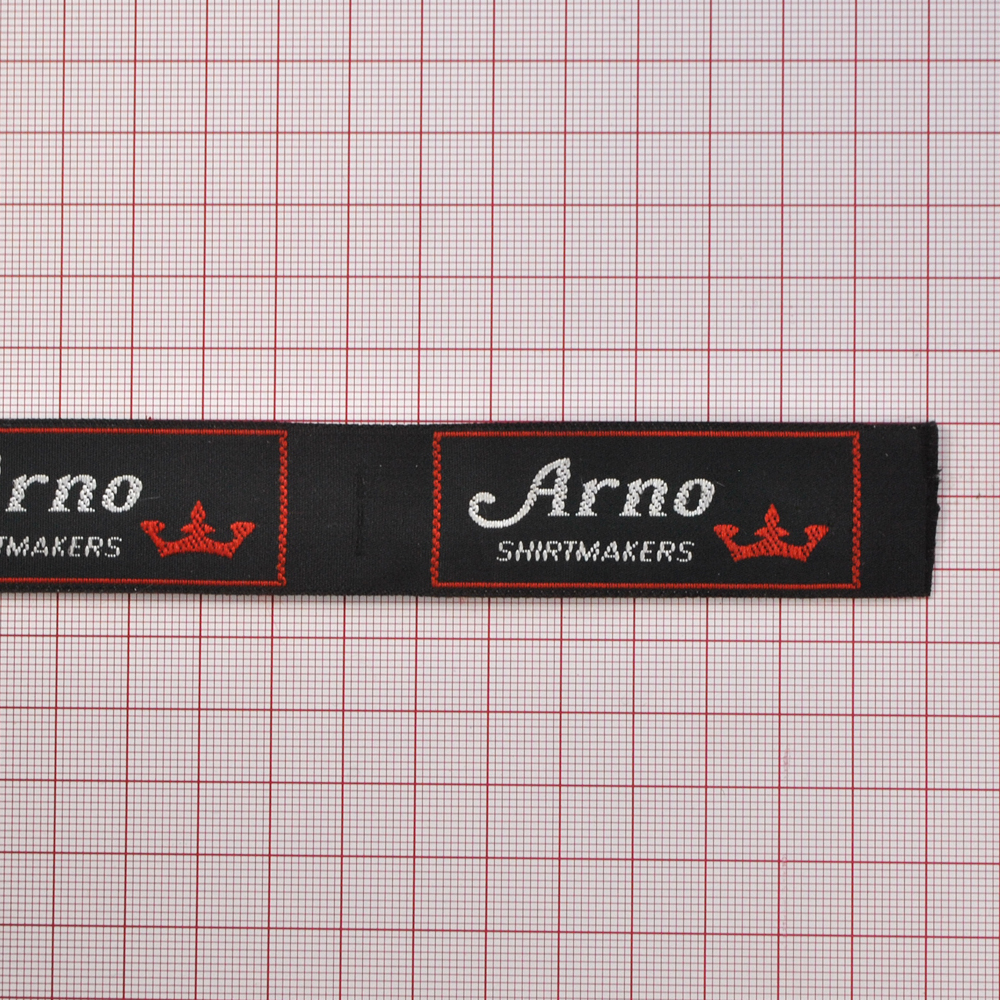 Этикетка тканевая вышитая Arno / 3см красный / . Вышивка / этикетка тканевая