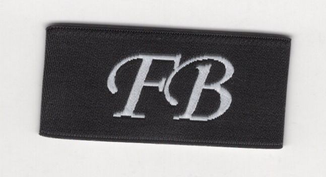 Выш. шт. FB 2см, черная, белый лого /кач #5, broadloom damask SHD/, шт. Вышивка / этикетка тканевая