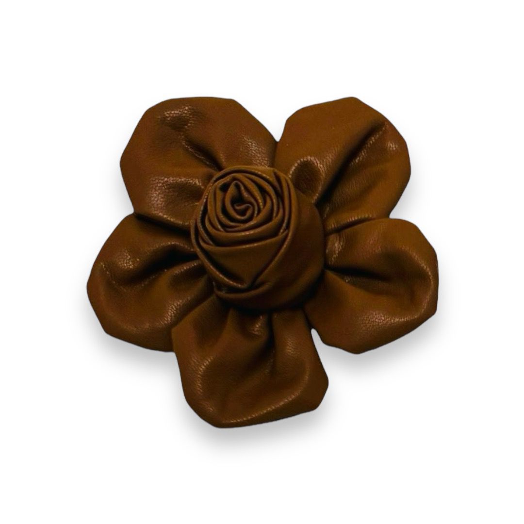 Шеврон кожзам пришивной Цветок, 9*9см, коричневый, шт. Нашивка Кожзам