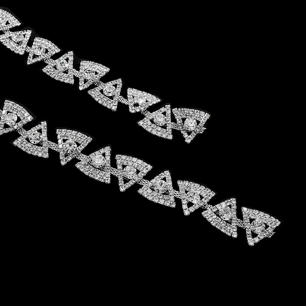 Тесьма стразы Треугольники 1,7*1,7см серебро, ярд. Тесьма из страз