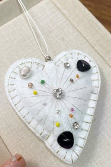 Украшение на шнуре Сердце, 51-60см, белый, серый, стразы, камни, шт. Украшения