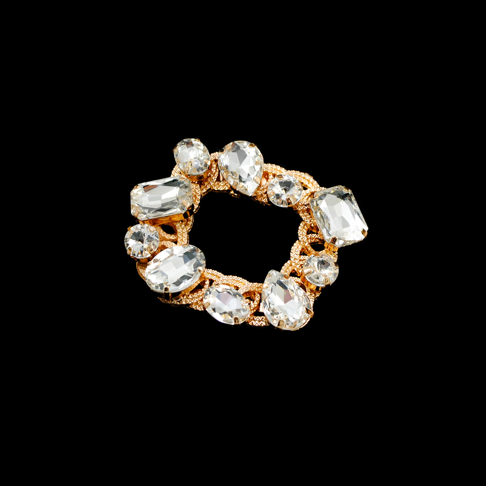 Краб металл 5A-140 Рамка прямоугольная GOLD mat, белые камни /64*53мм. Крабы Металл Геометрия Декор