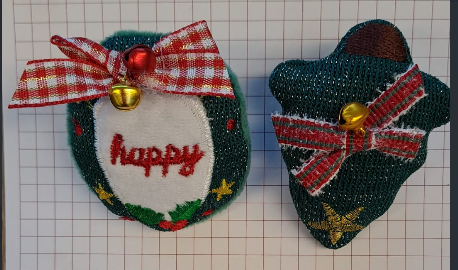 Комплект брошей (венок, елка), белый, зеленый, красный, золотой, шт. Броши комплект