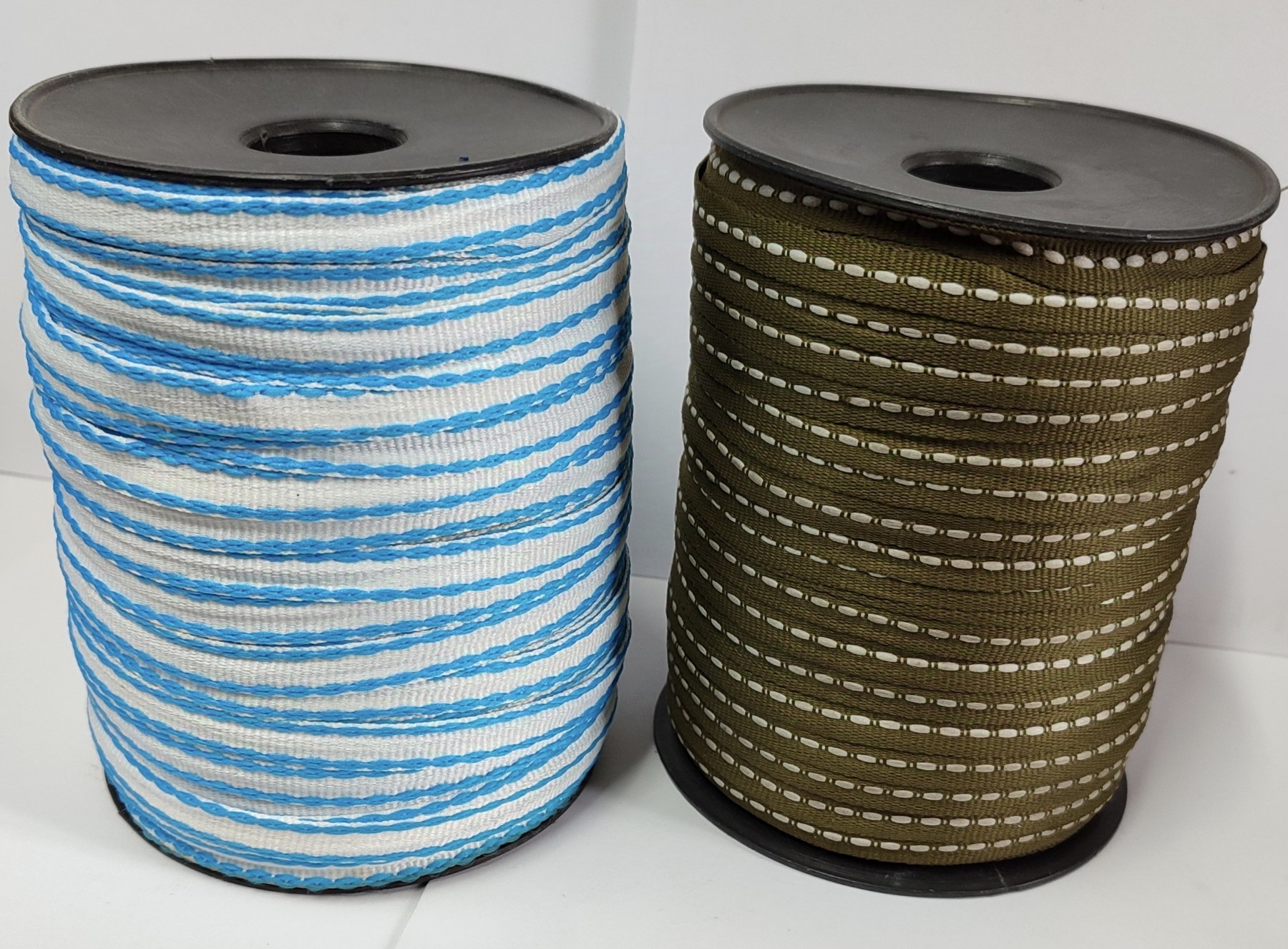 Тесьма декоративная бобина (в ассортименте: хаки с белым, белый с голубым), 1см. Тесьма Разное