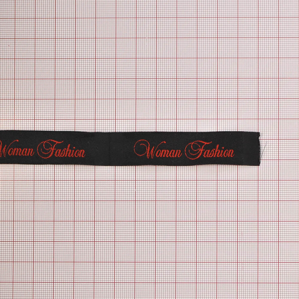 Этикетка тканевая вышитая Woman Fashion №1 1,8см черная, коралловый лого, шт . Вышивка / этикетка тканевая