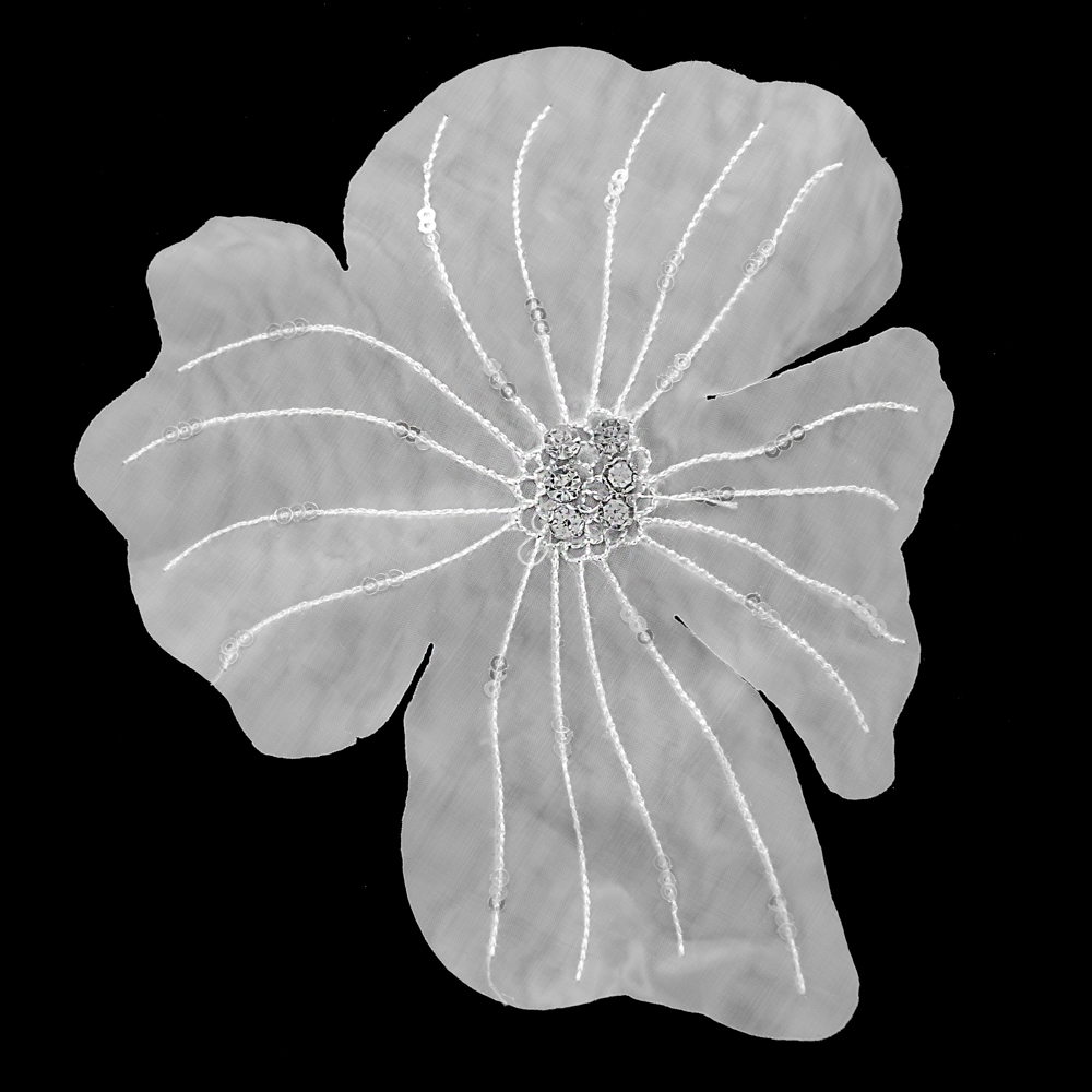 Аппликация пришивной Цветок, 18*15см, белый, пайетки, стразы, шт. Аппликации Пришивные Цветы Банты