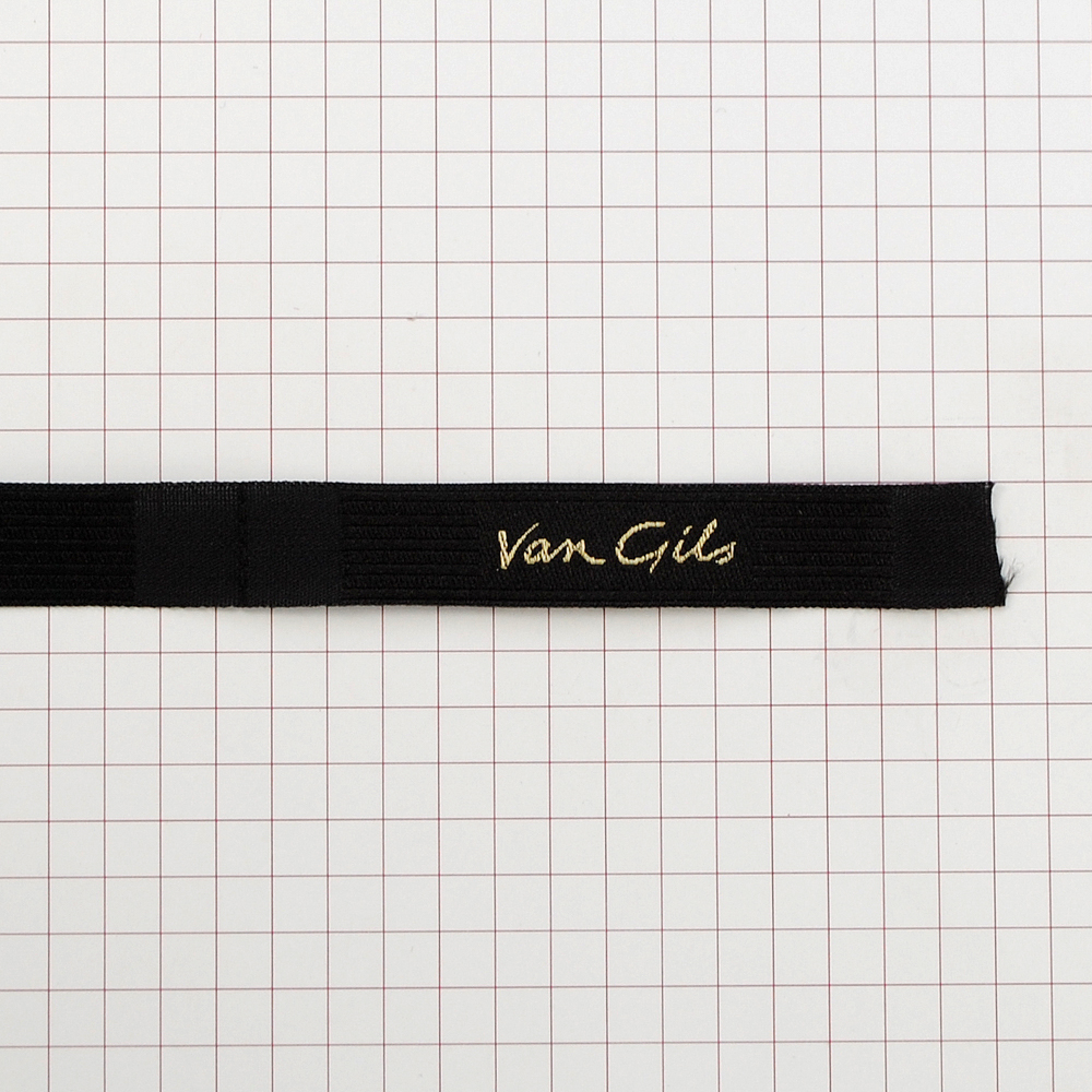 Этикетка тканевая вышитая Van Gils №2C 11*70мм, черная и золото ацетат /atkisatin/, шт. Вышивка / этикетка тканевая