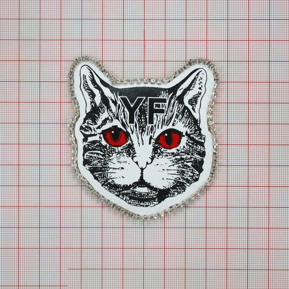 Аппликация клеевая стразы Кот 7*8см белый, черный, красные глаза, белые камни, шт. Аппликации клеевые Стразы комб.