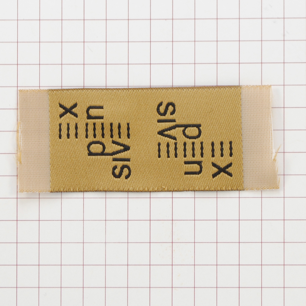 Этикетка тканевая Expensive 2,5см оливка и черный лого /флажок, 70 atki/, шт. Вышивка / этикетка тканевая