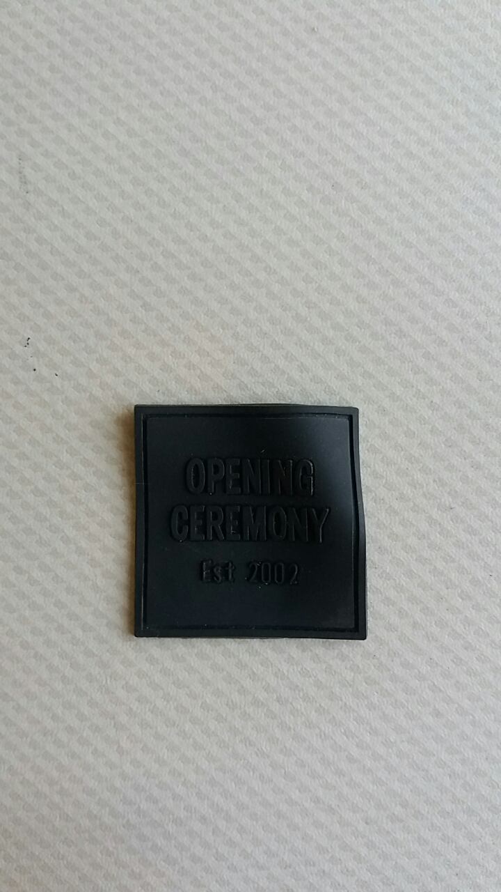 Лейба резиновая Opening ceremony 4*4см черный. Лейба Резина
