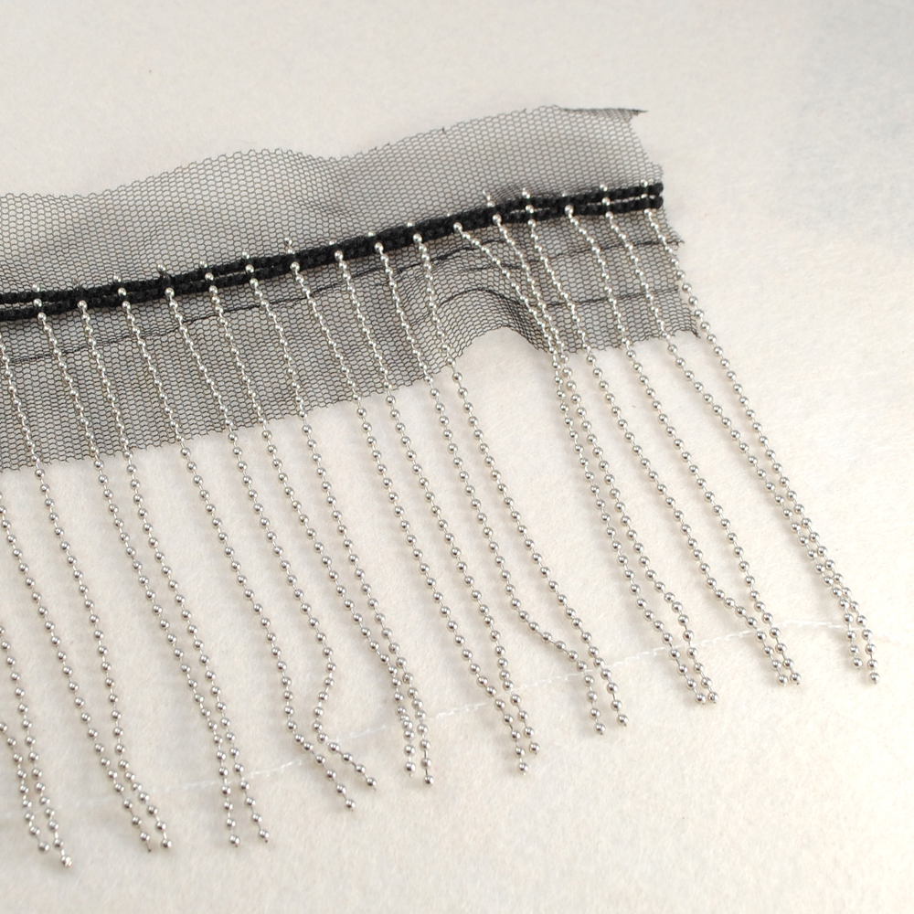 Бахрома из металла на сетке, черная основа, 9см, ярд. Тесьма из страз